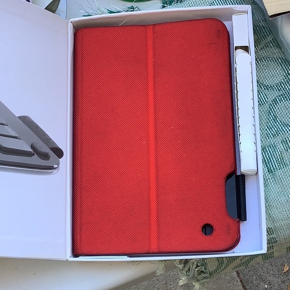 Used iPad Mini Keyboard Case - Picture 2 of 5